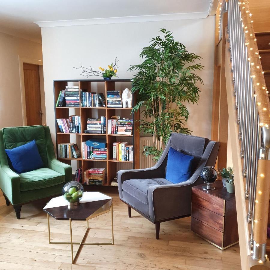 The Sleeping Dog Room At The Grumpy Schnauzer Bnb Huge Room, Luxe Suite, Private Hot Tub, Breakfast, Gym, Games Room, Farm Stay, Amazing Airdrie Εξωτερικό φωτογραφία