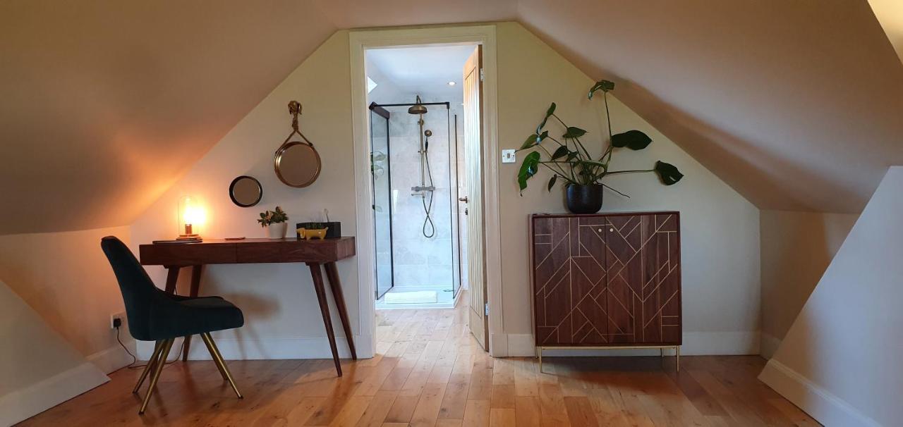 The Sleeping Dog Room At The Grumpy Schnauzer Bnb Huge Room, Luxe Suite, Private Hot Tub, Breakfast, Gym, Games Room, Farm Stay, Amazing Airdrie Εξωτερικό φωτογραφία